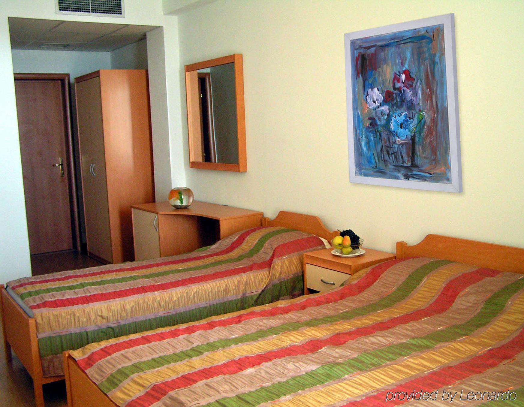 Hotel Oaz Durrës Zimmer foto